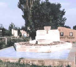 Soroki Holocaust Memorial, 1995